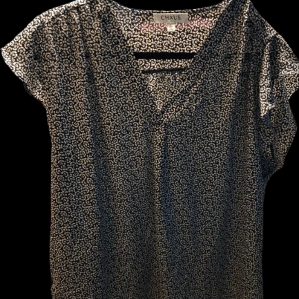 Chaus Gray Blouse with V-Neck and Textured Fabric